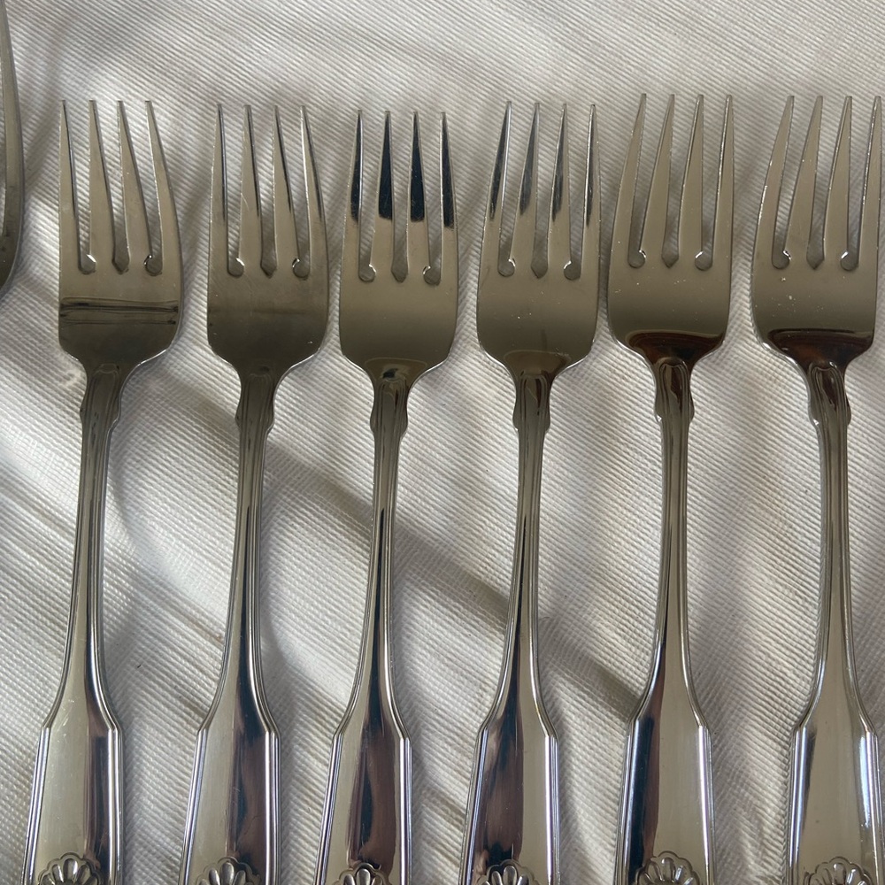 Oneida Silver Shell Stainless Flatware
